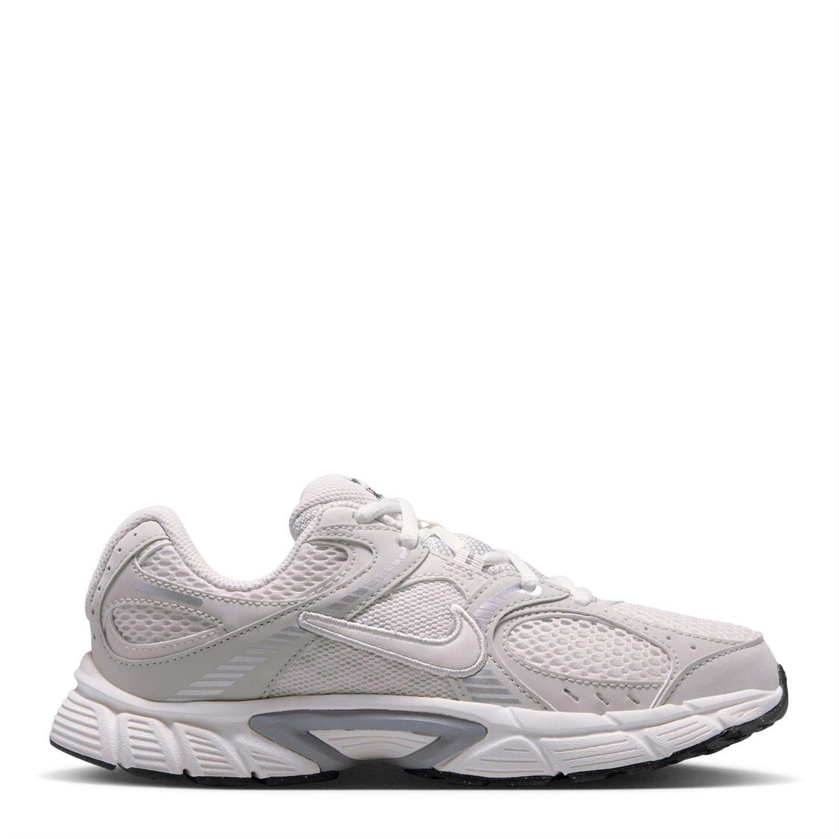 Nike V5 Runner Low Top Textured Sneakers