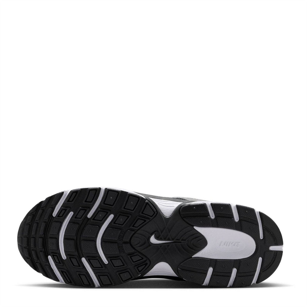 Nike V5 Runner Low Top Textured Sneakers