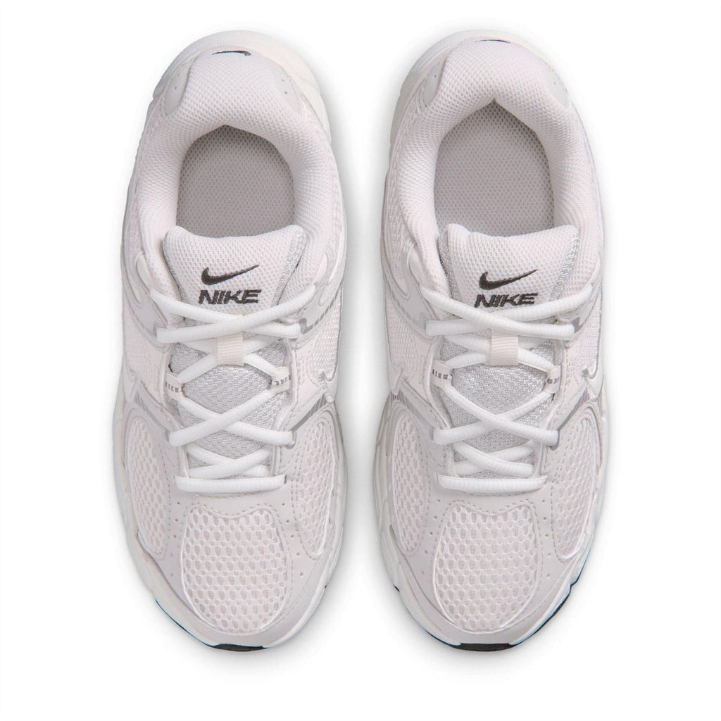 Nike V5 Runner Low Top Textured Sneakers