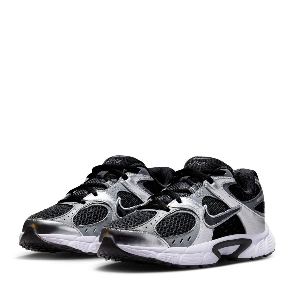 Nike V5 Runner Low Top Textured Sneakers